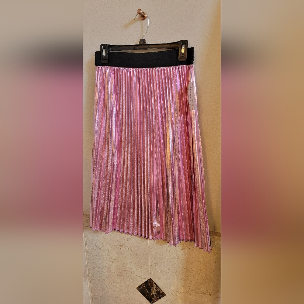 Lularoe "Jill" pleated skirt, NWT, size small